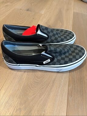 Vans Men Size 8.5 Checkerboard Slip-On Sneakers. New with Tag.